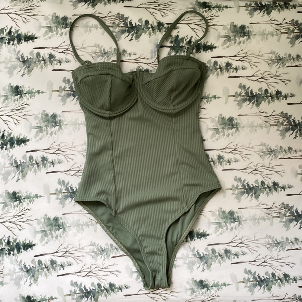 Ribbed underwire Cup Shape Swimsuit OnePiece size S
